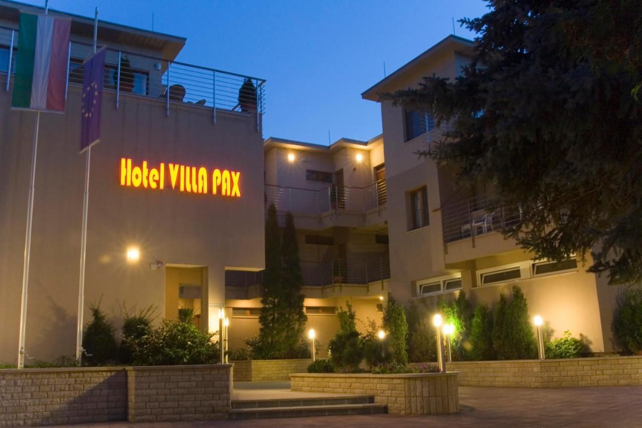Hotel Villa Pax Balatonalmádi エクステリア 写真